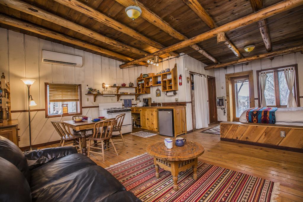 Taos Goji Farm & Eco-Lodge Retreat Arroyo Seco Esterno foto