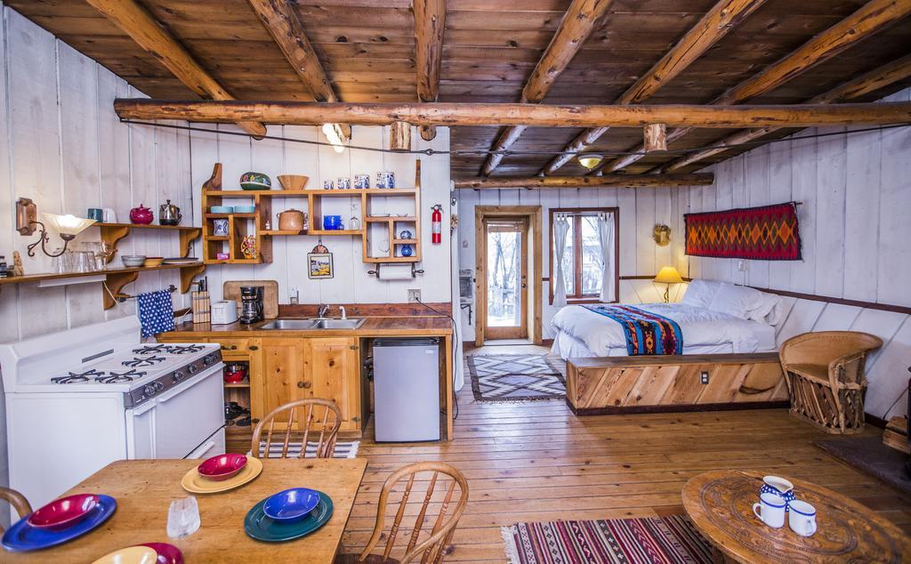 Taos Goji Farm & Eco-Lodge Retreat Arroyo Seco Esterno foto